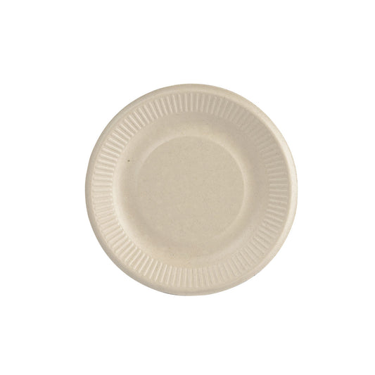 Der braune Teller ø 15 cm aus unbeschichteter Bagasse von Duni GmbH (Packung mit 50 Stück) ist eine umweltfreundliche Pappteller-Alternative - rund, mit leicht erhöhter Kante und geriffeltem Rand.