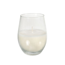 Der Kerzengläser Ritz von Duni GmbH (12,5 cm, Ø76 mm, weiß) ist ein eleganter Teelichthalter aus klarem, geripptem Glas mit weißem Wachs und einem Docht - hochwertige Verarbeitung in schlichtem Design.