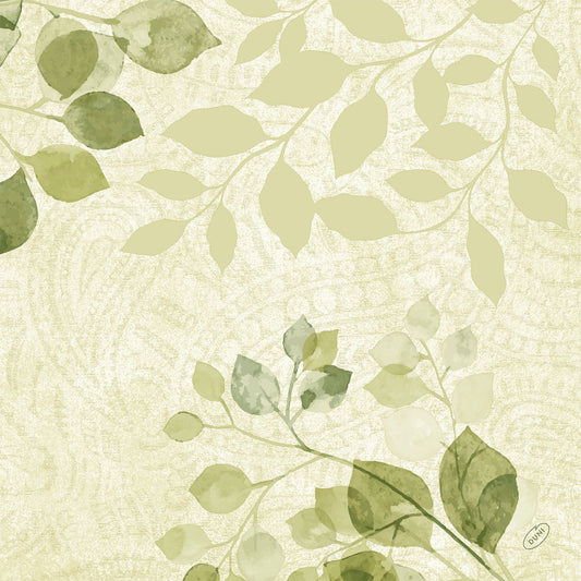 Ein hellgrün-beiger Hintergrund mit dezentem Paisleymuster, überlagert von aquarellartigen Blätterzweigen in Grüntönen, unterstreicht den natürlichen Charme der diagonal angeordneten Bio-Dunisoft-Servietten 40x40cm der Duni GmbH.