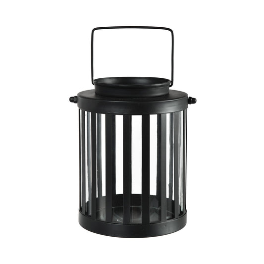 Der Duni GmbH Kerzenhalter Glas 16,5x20cm Fyr hat einen schwarzen Metallrahmen, ein zylindrisches Design mit vertikalen Stäben, einen oberen Griff und klare Glasseiten - ideal, um Ihre Lieblingsstumpenkerzen zu präsentieren.