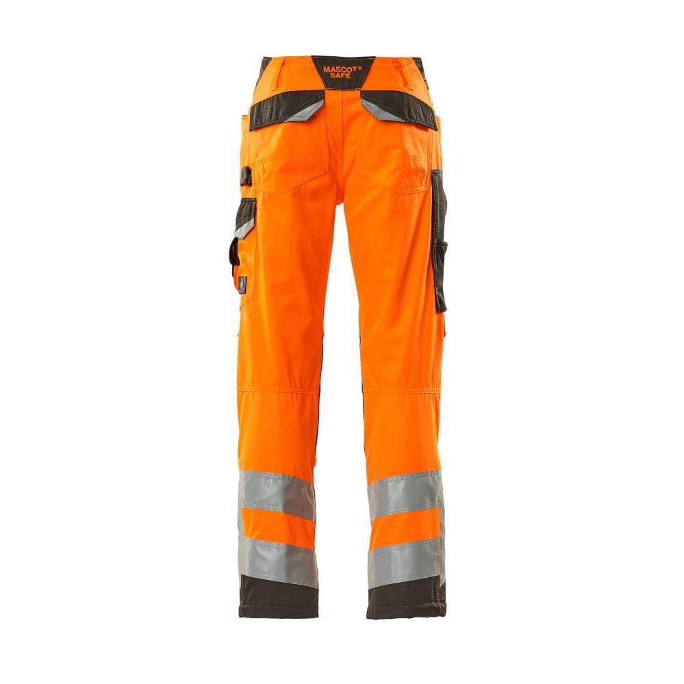 Trousers with knee pockets