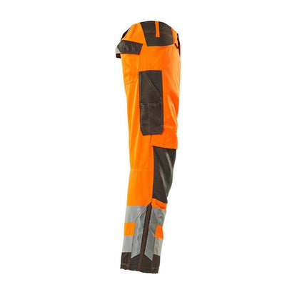 Trousers with knee pockets