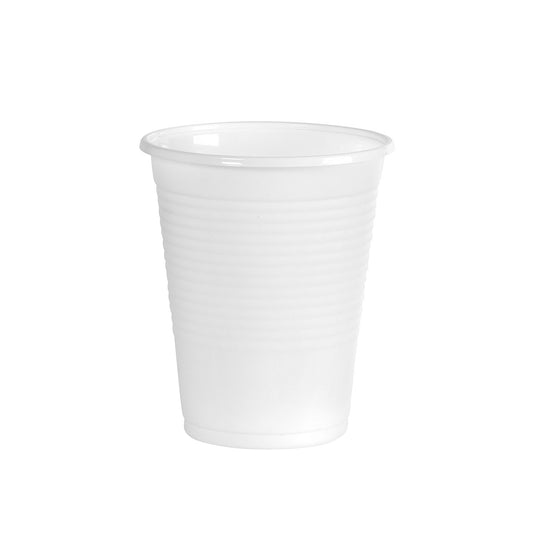 Ein Duni GmbH Becher Kunststoff, 210ml weiß, mit leicht ausgestelltem Rand und horizontalen Rillen, steht aufrecht auf weißem Hintergrund. Perfekt als Becher für Veranstaltungen oder den Alltag. Packung: 100 Stück.