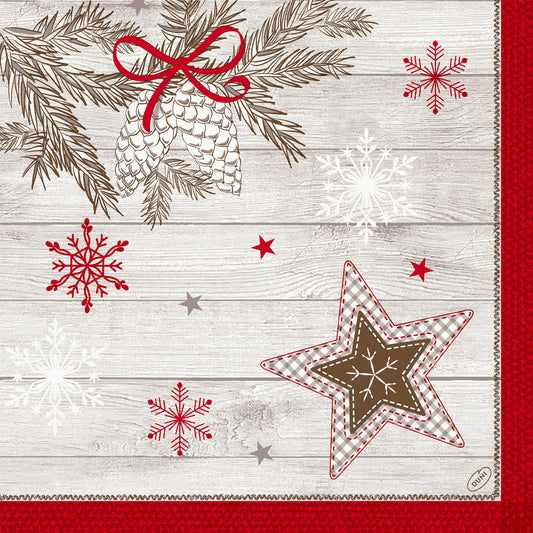 Bringen Sie festlichen Charme auf Ihren Tisch mit Duni GmbH Servietten 40x40 4-lagig Klassik Cozy Winter (50 Stück) mit Tannenzapfen, roten Schleifen, Sternen, Schneeflocken und Lebkuchen auf einem hellen Holzdekor mit rotem Rand.
