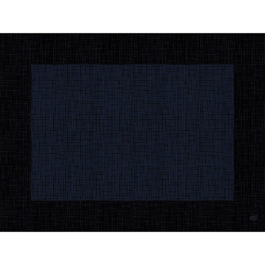 Ein großes dunkelblaues Quadrat mit einem strukturierten, schraffierten Muster ist auf schwarzem Hintergrund zentriert. Es ähnelt den Bio-Dunicel-Sets 30x40 Linnea schwarz (100 Stück) der Duni GmbH und vermittelt einen minimalistischen, geometrischen Eindruck.