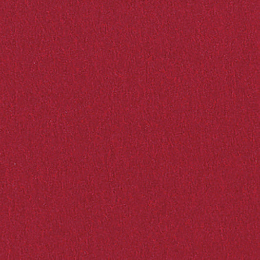 Nahaufnahme des Bio-Dunicel-Mitteld.84x84cm bordeaux (20 Stück, Duni GmbH), die seine feste, leuchtend rote Oberfläche ohne Muster hervorhebt - ideal als umweltfreundliche Tischdecke.