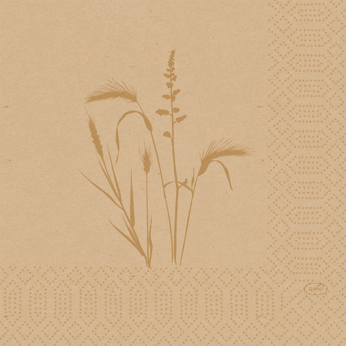 Die Serviette Zellt.-Serv.33 3lg 1/4 Wiese natur von Duni GmbH zeichnet sich durch ein minimalistisches Weizenmuster in der Mitte, einen geometrisch gepunkteten Rand an zwei Seiten und ein kleines "Duni"-Logo in der rechten unteren Ecke aus. Packung (50 Stück).
