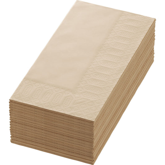Ein Stapel Duni GmbH Zellt.-Serv.40x40 2lg BF. naturbraune Servietten (300er-Pack), jeweils 40x40 cm mit geprägtem Rand, schräg auf weißem Hintergrund.