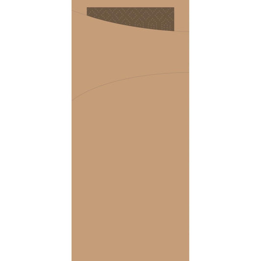 Ein braunes, rechteckiges SACCHETTO 190x85mm eco brown von Duni GmbH mit einem gepunkteten Rautenmuster sitzt teilweise hinter geschwungenen, pfirsichfarbenen Formen auf einem unifarbenen Pfirsichhintergrund und suggeriert eine nachhaltige Verpackung und einen umweltfreundlichen Beutel.