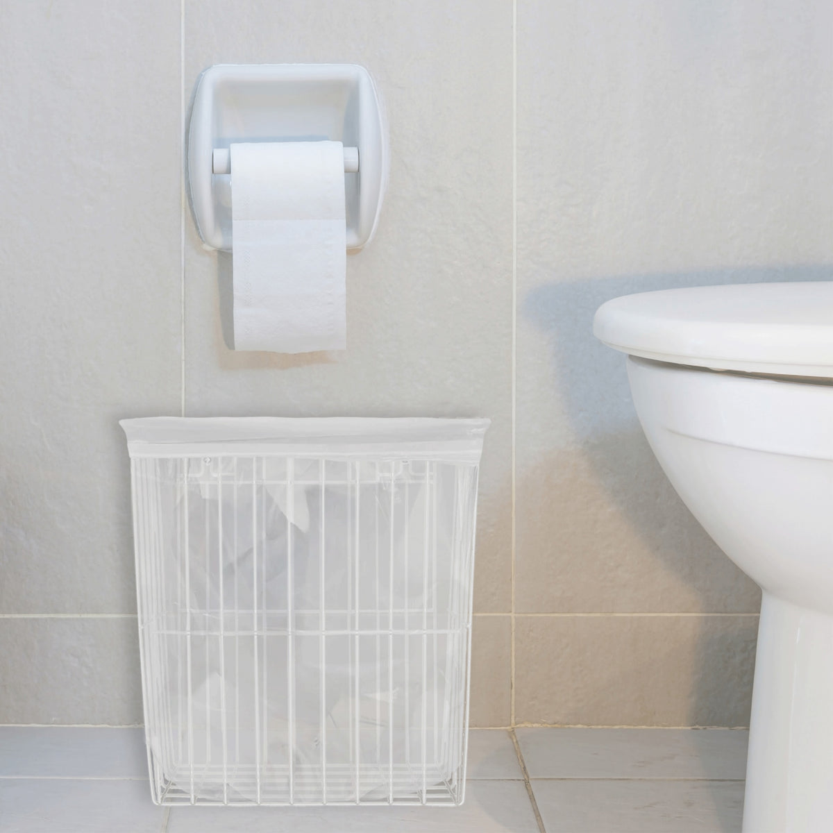 Tork Abfallbehälter 20 Liter B2 weiß in einem Waschraum neben der Toilette