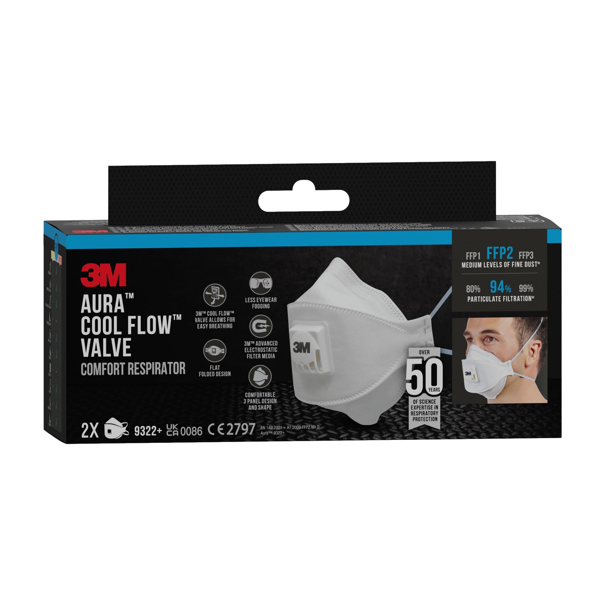 Eine rechteckige schwarze Schachtel der 3M™ Aura™ Comfort Cool Flow™ Partikelmaske 9322+ von 3M Deutschland GmbH mit einer Abbildung der weißen FFP2-Maske mit Ventil zeigt eine 94%ige Filtration und enthält zwei Masken.