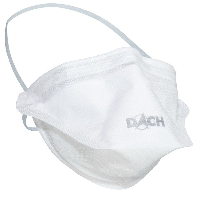 Eine weiße ubiQ®³ FFP3 NR D Maske mit Kopfband, Typ IIR von DACH Schutzkleidung GmbH & Co. KG, mit "DACH"-Aufdruck auf einer Seite, präsentiert vor weißem Hintergrund.
