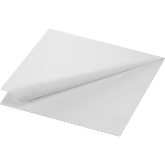 Eine einzelne Duni GmbH Zelltuchserviette, 40 x 40 cm, 2-lagig, 1/4 Falz weiß, mit geprägtem Rand, aus einer Packung mit 300 Servietten, liegt diagonal gefaltet auf weißem Hintergrund.