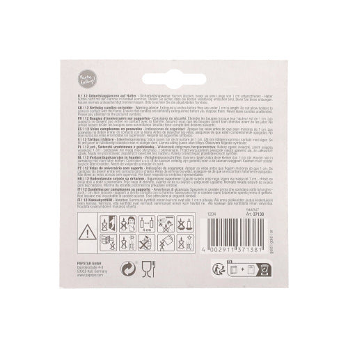 Rückseite der PAPSTAR GmbH 12 Geburtstagskerzen auf Halter 6 cm Einzelhandelsverpackung mit Sicherheits- und Warnhinweisen in mehreren Sprachen, Sicherheitssymbolen, Barcode, Recyclingsymbolen und einer Aufhängelasche am oberen Rand.