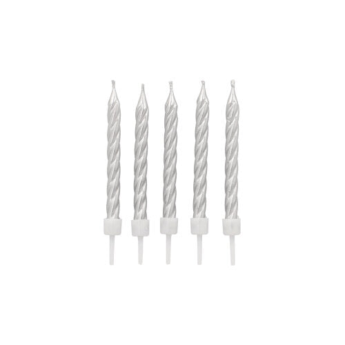 Zwölf PAPSTAR 6 cm Geburtstagskerzen mit Halter von PAPSTAR GmbH sind in einer Reihe vor einem schlichten weißen Hintergrund angeordnet.