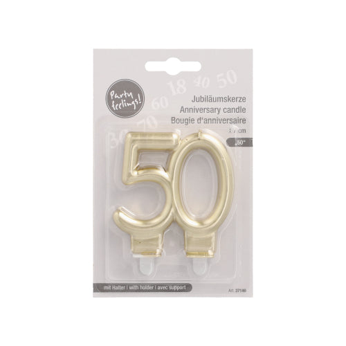 Eine goldfarbene PAPSTAR Jubiläumskerze mit Halter 7 cm "50" Kerze von PAPSTAR GmbH, geformt wie die Zahl 50, mit "Jubiläumskerze Bougie d'anniversaire" auf der Verpackung.