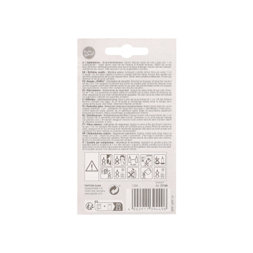 Auf der Rückseite der PAPSTAR Zahlenkerze mit Halter 7 cm "7" von PAPSTAR GmbH befinden sich Anleitungen, Warnhinweise und Symbole in mehreren Sprachen sowie ein Barcode am unteren Rand und eine Aufhängelasche in der oberen Mitte.