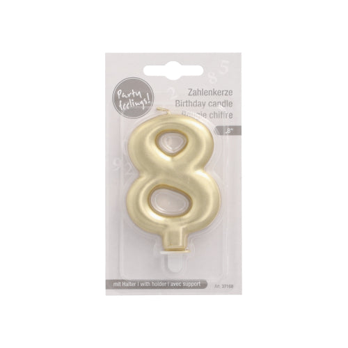 Die PAPSTAR GmbH Zahlenkerze mit Halter 7 cm "8" ist eine goldfarbene Geburtstagskerze Nummer 8 in einer Kunststoffverpackung mit Halter, beschriftet in Deutsch, Englisch und Französisch. Auf der Packung befindet sich ein kreisförmiger "Party feeling!"-Aufkleber.