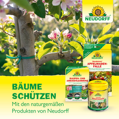 Eine Nahaufnahme eines Apfelbaumzweigs mit Blüten. Im Vordergrund stehen Gartenprodukte des Neudorff Shops, wie Malusan Wundverschluss, Schädlingsfallen und Insektizide. Text: "Bäume schützen mit den naturgemäßen Produkten von Neudorff.