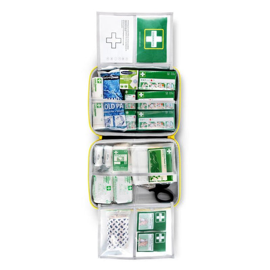 Der Verbandskasten LARGE DIN von Orkla Wound Care AB enthält Verbände, Gaze, Kühlakkus, Scheren, Klebeband, antiseptische Tücher und Erste-Hilfe-Anweisungen - übersichtlich in beschrifteten Fächern. Packung: 1 Stück.