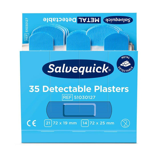Eine geöffnete blaue Schachtel mit der Aufschrift "Blauer detektierbarer gips, 35 stück/mine | Packung (6 Stück)" von Orkla Wound Care AB zeigt einzeln verpackte blaue Pflaster. Verpackungsdetails und metalldetektierbare Merkmale sind in weißer Schrift dargestellt.