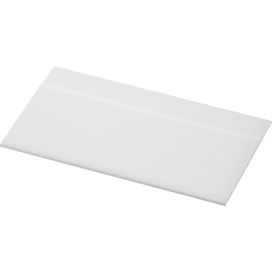 Eine weiße 2-lagige Serviette der Duni GmbH im Format 33 x 32 cm ist wie ein verschlossener Briefumschlag gefaltet; abgebildet ist die Packung Zelltuchservietten Spenderfalz weiß (300 Stück) auf weißem Grund.