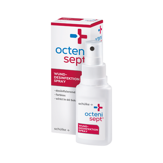Eine weiße 50ml-Sprühflasche mit der Aufschrift „Schülke octenisept® Wunddesinfektion Spray“ der Schülke & Mayr GmbH steht vor ihrer überwiegend weißen Schachtel mit blauen und roten Akzenten und bietet bewährte Wunddesinfektion und Infektionsschutz.