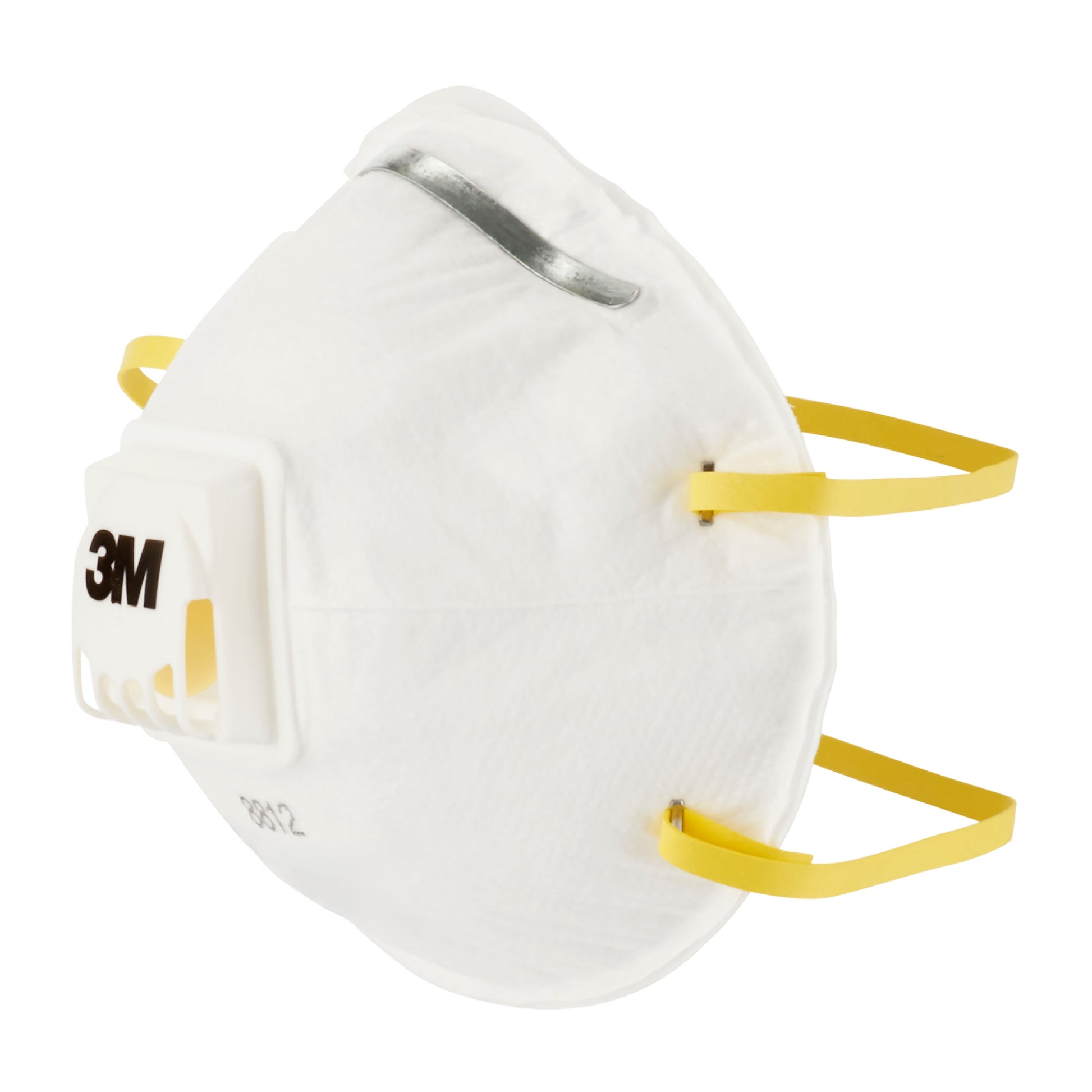 Eine 3M™ Cool Flow™ Partikelmaske 8812 FFP1 mit Ausatemventil und gelben Bändern der 3M Deutschland GmbH, abgewinkelt auf weißem Hintergrund dargestellt.