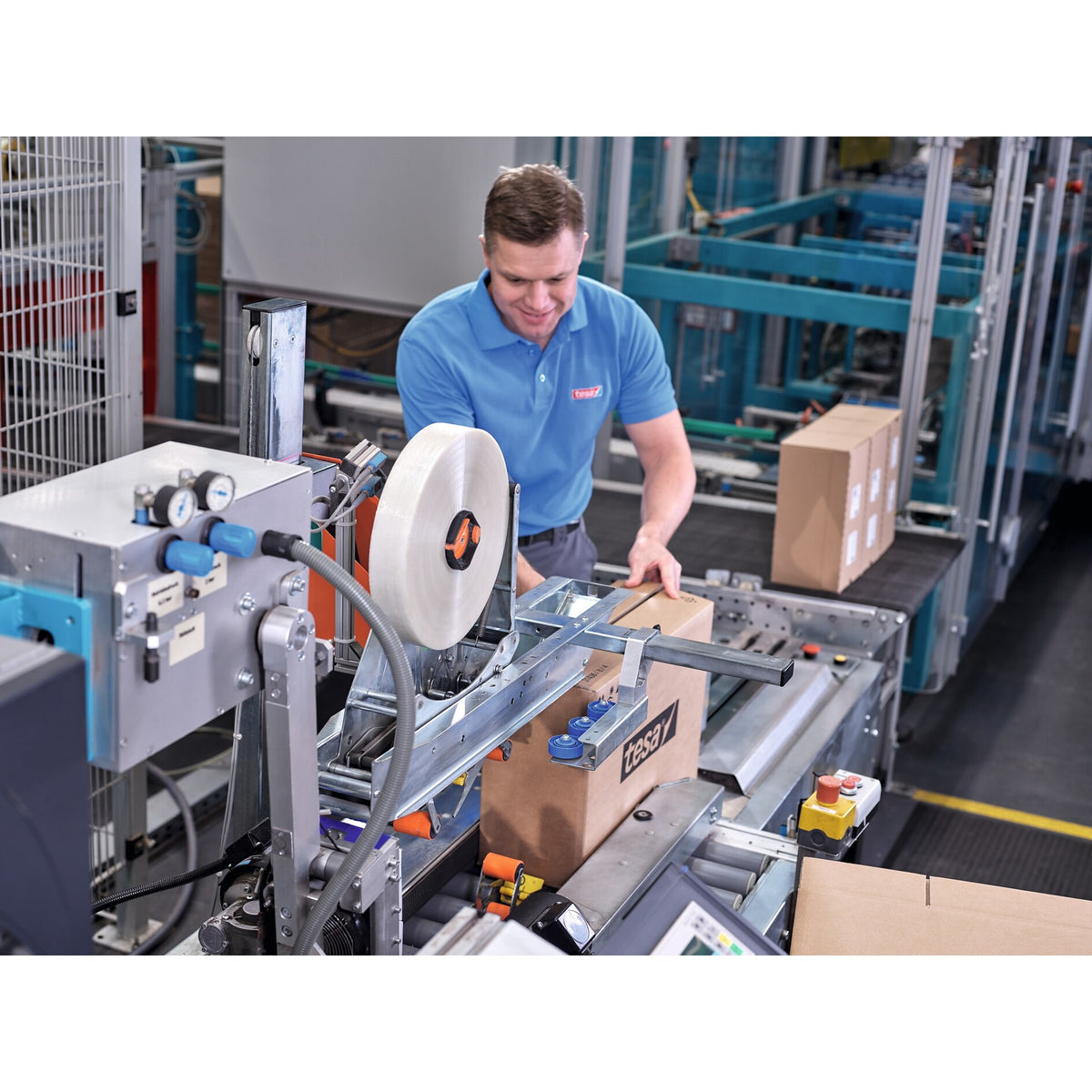 tesa 60418 Packband aus recyceltem Polyester, 132 m x 50 mm – Anwendung