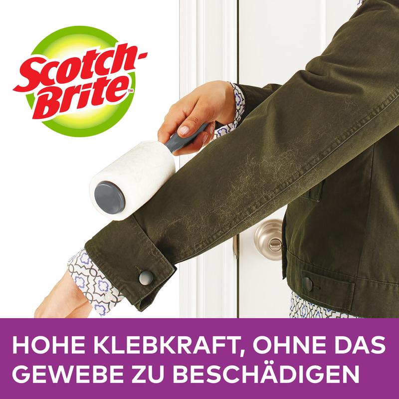 A person uses a Scotch-Brite™ Everyday Clean Lint Roller, 56 sheets, 1/package from 3M Deutschland GmbH on a dark green jacket sleeve. The German text notes a strong adhesion that gently removes lint without damaging the fabric.