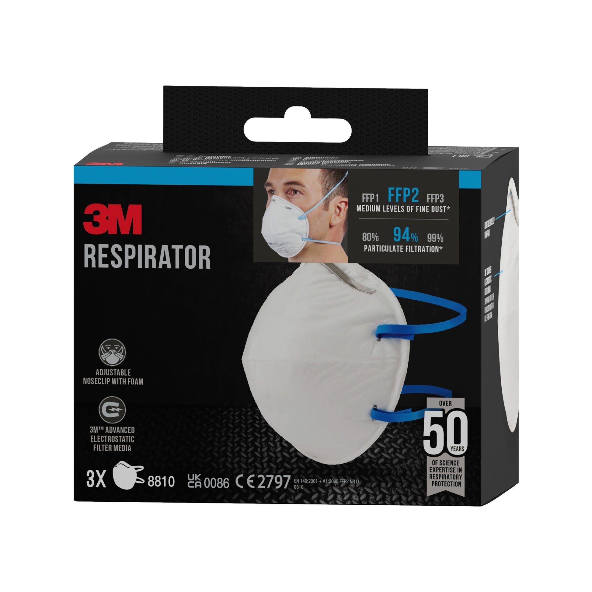 Schachtel mit 3M™ Partikelmaske 8810, FFP2, ohne Ventil (3er-Packung) von 3M Deutschland GmbH. Zeigt einen Mann, der die Maske trägt. Merkmale: FFP2-Schutz, verstellbarer Nasenbügel, elektrostatische Filtermedien, für über 50 Anwendungen.