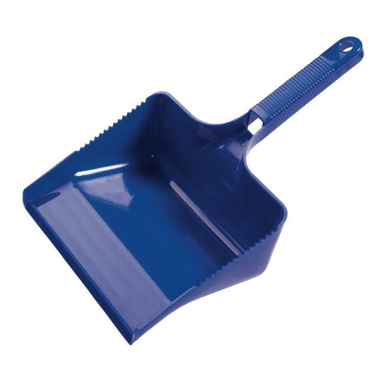Eine blaue Kehrschaufel passend zu Handbesen aus Kunststoff der Firma Diversey Deutschland GmbH & Co. OHG mit geriffeltem Griff und gezackten Kanten, ideal für Reinigungsarbeiten, fotografiert auf weißem Hintergrund.