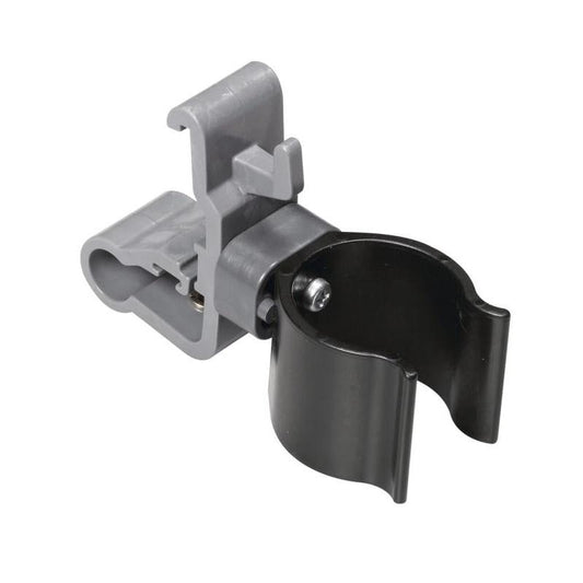 Der TASKI Halter für Saugschlauch von Diversey Deutschland GmbH & Co. OHG ist eine grau-schwarze Klemme mit klappbarem Clip, zylindrischem Halter und Schraubverschluss zur sicheren Befestigung am Tuchbox Halter 7517270/757371 oder Zubehörhalter. Packung: 1 Stück.