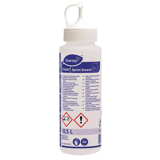 Eine 0,5L Dosierflasche Sprint Emerel von Diversey Deutschland GmbH & Co. OHG mit einer weißen Kappe und einem Etikett mit Produktinformationen, Anweisungen, Gefahrensymbolen und Warnhinweisen in mehreren Sprachen.