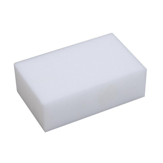 Das TASKI Wipe out Pad von Diversey aus weißem Melaminharz ist ein Fleckenradierer mit sehr hoher Reinigungskraft, rechteckig mit glatten Kanten. Größe: 000 x 000 x 000. Packung (1 Stück).