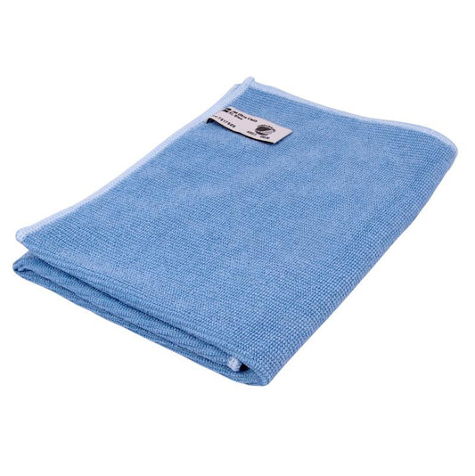 Ein sauber gefaltetes TASKI Jonmaster Ultra Cloth Reinigungstuch 32x32 cm von Diversey Deutschland GmbH & Co. OHG, in Hellblau mit weiß umrandetem Rand und eingenähtem Etikett, auf weißem Untergrund – ideal für streifenfreie Ergebnisse.