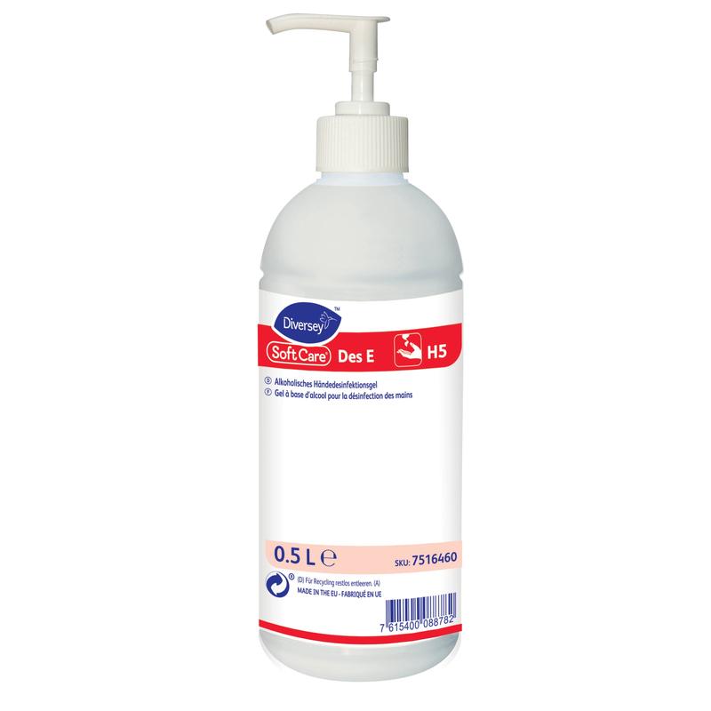 Eine 0,5-Liter-Pumpflasche Soft Care Des E H5, ein VAH-gelistetes Gel-Handdesinfektionsmittel der Diversey Deutschland GmbH & Co. OHG, mit weiß-rot-blauer Beschriftung mit Produktdetails und Barcode auf der Vorderseite.