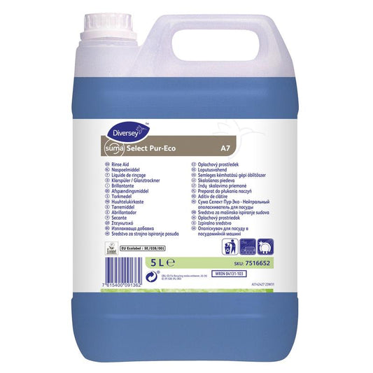 Ein 5-Liter-Kunststoffbehälter des Suma Select Pur-Eco A7 Klarspülers von Diversey Deutschland GmbH & Co. OHG mit mehrsprachigem weißen Etikett und blauer Flüssigkeit im Inneren sorgt für umweltfreundliche Reinigung und schnelle Trocknung.
