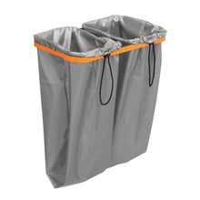 Der TASKI Waschsack klein (26 l) von Diversey Deutschland GmbH & Co. OHG ist ein grauer Stoffbehälter mit zwei Fächern, orangefarbenem Rand und schwarzen Kordelzügen, ideal zum Sortieren von Gegenständen oder als Putzzeugbeutel. Benötigt Tuchboxhalter 7517270 oder 7517371.