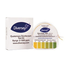 The Diversey QUAT Test Kit, 1 piece from Diversey Deutschland GmbH & Co. OHG consists of a white box and a round test strip container with a color chart that shows the QUAT concentration ranges from 0 to 1000 ppm.