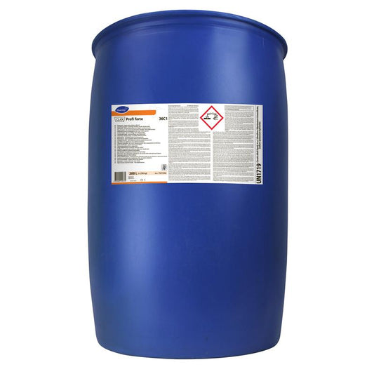 Eine große blaue Plastiktrommel mit Warnaufklebern, darunter ein rotes Rautensymbol, enthält Diversey Deutschland GmbH & Co. OHG das Flüssigwaschmittel Clax Profi Forte 36C1 für gewerbliche Waschmaschinen.