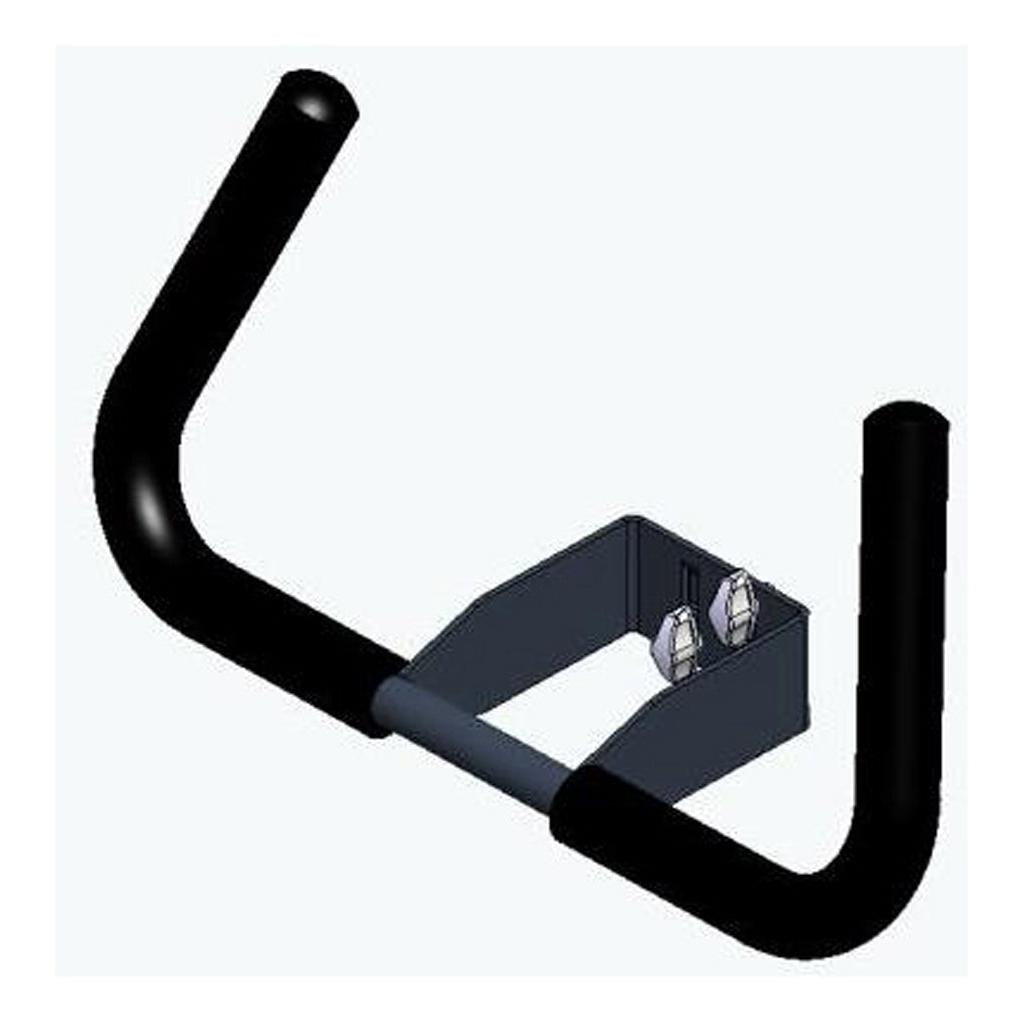 Ein digitales Rendering der TASKI Griffstange - Nano, Geschwungene Griffstange für TASKI Nano Trolleys (1 Stück) von Diversey Deutschland GmbH & Co. OHG zeigt eine schwarze Griffstange mit nach oben gebogenen Enden und zwei Befestigungsbolzen auf einem schlichten hellen Hintergrund.