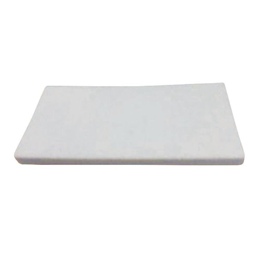 Das TASKI WipeOut Handpad von Diversey Deutschland GmbH & Co. OHG ist ein rechteckiges, weißes Melamin-Pad zur Grundreinigung und Entfernung hartnäckiger Verschmutzungen, erhältlich im 5er-Pack.