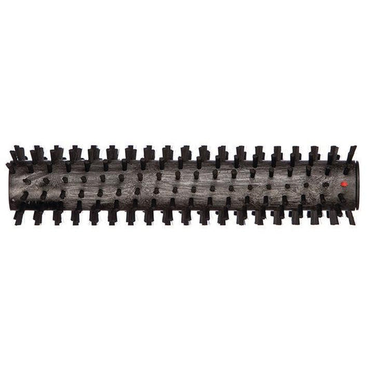 Die TASKI procarpet 45 Extraktionsbürste von Diversey Deutschland GmbH & Co. OHG ist eine zylindrische Bürstenrolle mit gleichmäßig verteilten schwarzen Borsten und einem kleinen orangefarbenen Punkt an einem Ende, ideal für die effiziente Teppichreinigung. Packung: 1 Stück.