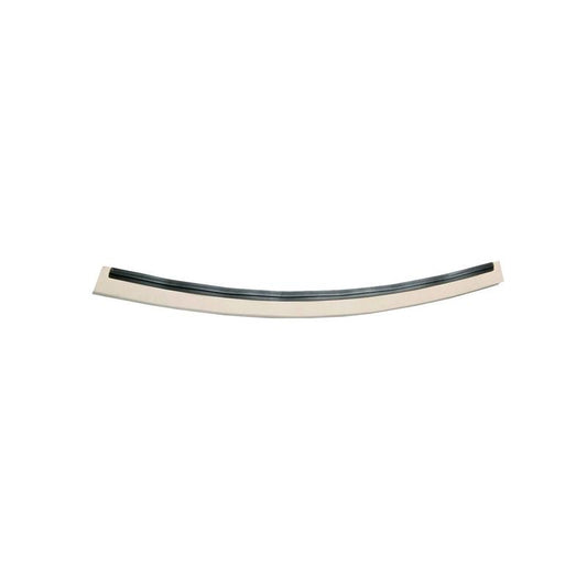 Ein einzelner Ersatzgummi 615 mm von Diversey Deutschland GmbH & Co. OHG mit einem dunklen, schmalen Abschnitt verläuft über die gesamte Länge des Metallstreifens, der auf einem schlichten weißen Hintergrund steht.