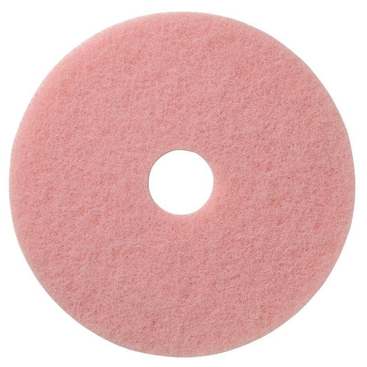 Das rosafarbene, runde TASKI Americo Remover Pad Kombipad für Reinigung und Politur von Diversey Deutschland GmbH & Co. OHG hat eine raue Struktur und ein Loch in der Mitte, von oben auf weißem Hintergrund.
