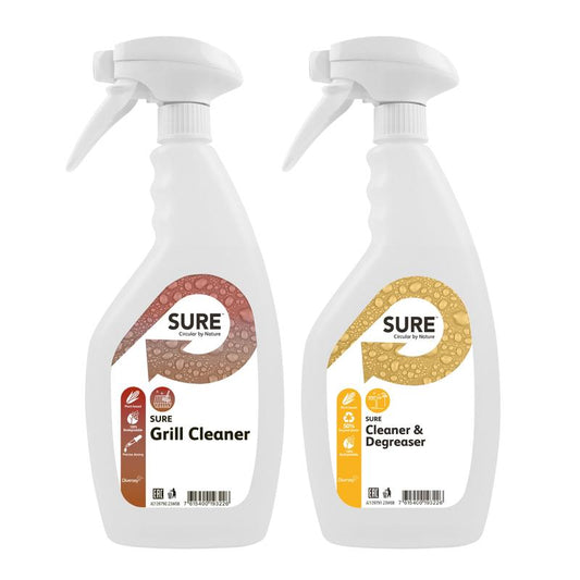 Zwei weiße Triggersprayflaschen von Diversey Deutschland GmbH & Co. OHG sind abgebildet: links mit einem braunen SURE Grill Cleaner Etikett für Grills, rechts mit einem gelben SURE Cleaner & Degreaser Etikett.