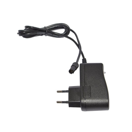 Das Ladegerät NT Tracker Euro von Diversey Deutschland GmbH & Co. OHG ist ein schwarzes AC-Ladegerät mit anhängendem Kabel und Rundstecker mit Euro-Stecker, abgebildet auf weißem Hintergrund.