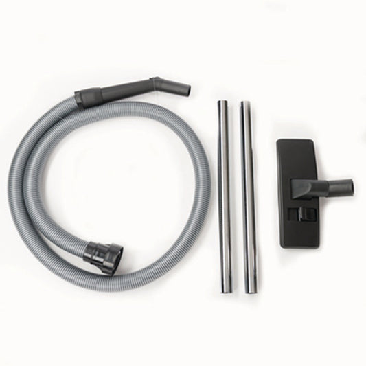 Das TASKI go Standard Zubehörset (32 mm) von Diversey Deutschland GmbH & Co. OHG besteht aus einem flexiblen Schlauch, zwei Verlängerungsstäben aus Metall und einer rechteckigen Bodendüse, alles auf weißem Hintergrund. Geeignet für TASKI go; Packung enthält 1 Stück.