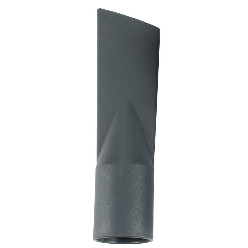 Die TASKI AERO Ritzendüse lang 32mm von Diversey Deutschland GmbH & Co. OHG ist eine graue Kunststoff-Ritzendüse mit schmaler, abgewinkelter Spitze und runder Basis, die für den Anschluss an TASKI AERO Saugschläuche konzipiert ist. Die Packung enthält 1 Stück.